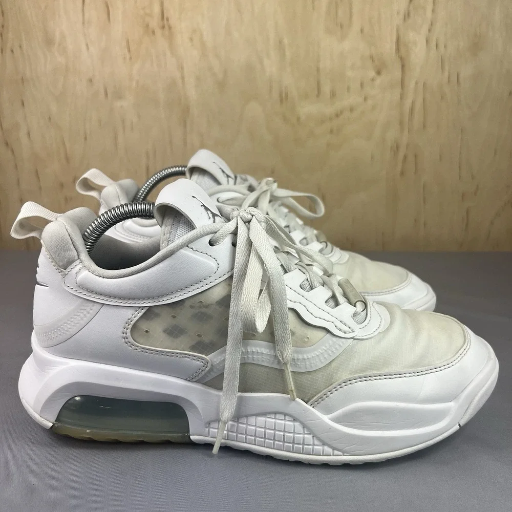 Nike Jordan Max 200 Men's White Sneakers CD6105-101 Size 8 Used